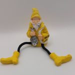 Sitzfigur Fischer mit Fisch Ostsee